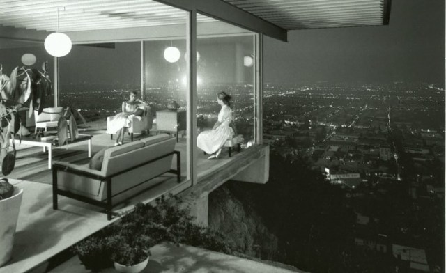 The Stahl House (1961), overlooking Los Angeles, photographed by Julius Shulman.