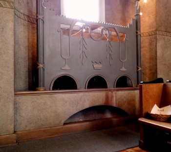 Gloria Dei, radiator cover