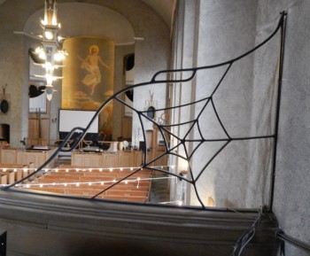 Gloria Dei, spider web rail