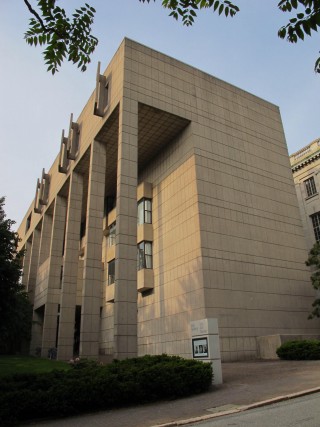 List Art Building. (midcenturymundane.blogspot.com)