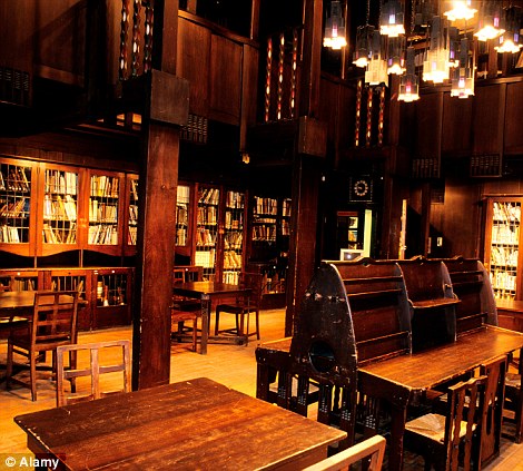 article-2637430-1E260BC300000578-477_470x423