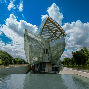 Fondation Louis Vuitton. (designbloom.com)