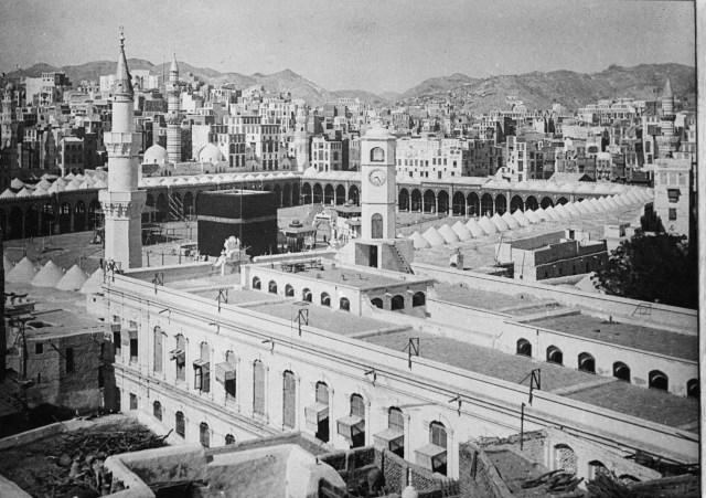 Mecca, Saudi Arabia, in 1951. (mic.com)
