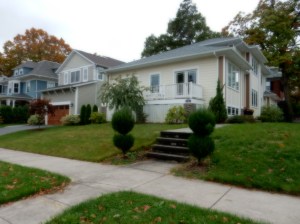 Two new houses on Blackstone south of Laurel. (Photo by David Brussat)