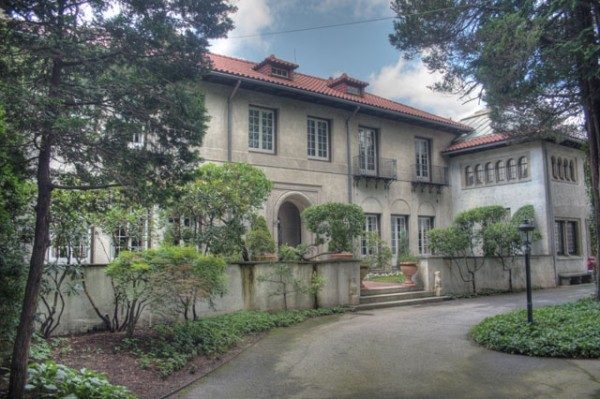The 1915 Tuscan-style house of Leonard and Paula Granoff. (curbed.com)