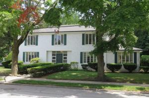 Some modernist houses on Blackstone are better than others. (trulia.com)