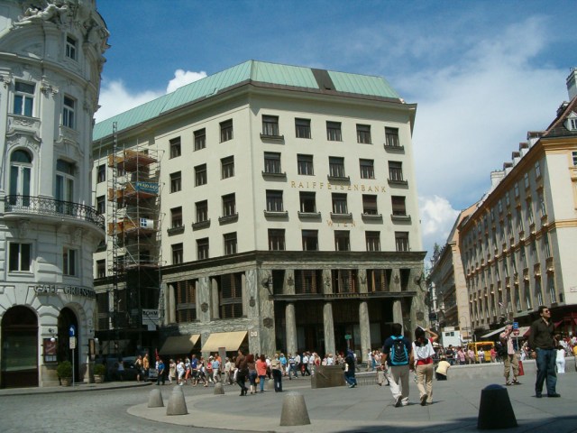 Looshaus (1910), by Adolf Loos, author of "Architecture and Crime" (also 1910). (eikongraphia.com)