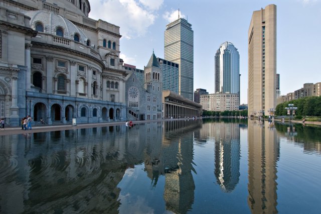 View toward Prudential Center and 111 Huntington Ave., with the tiara. (worldradiomap.com)