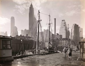 New York, Fulton Street docks, in 1935, by Berenice Abbott. (wirednewyork.com)