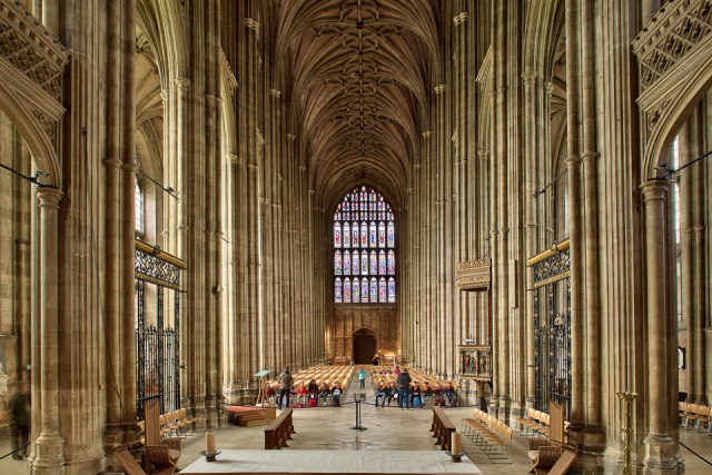 The nave of Canterbury Cathedral. (tonesshots.com)
