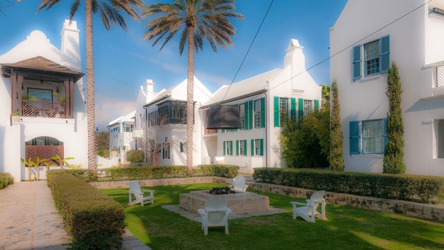 Houses in Alys Beach, a New Urbanist resort town developed by Duany Plater-Zyberk.