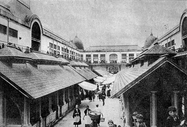 Historical photo of interior of Mercado do Bolhao. (Old Portuguese Stuff)