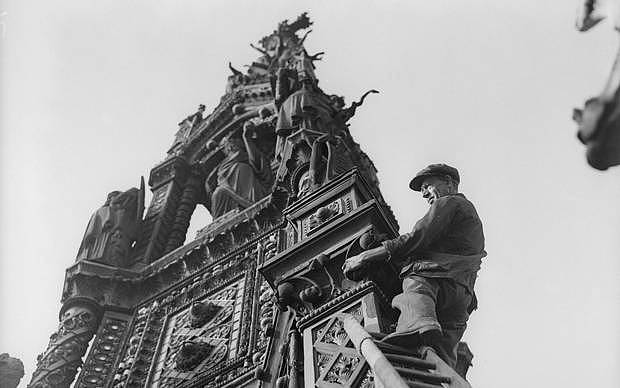 The Albert Memorial on Kensington Gore (in London) gets a scrub. (Hulton/Getty)