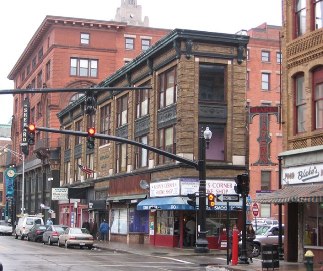 The George C. Arnold Building, 11 feet wide, built in 1923. (coroflot.com)