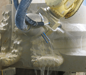 High-tech carving for Berliner Schloss. (Extrablatt)