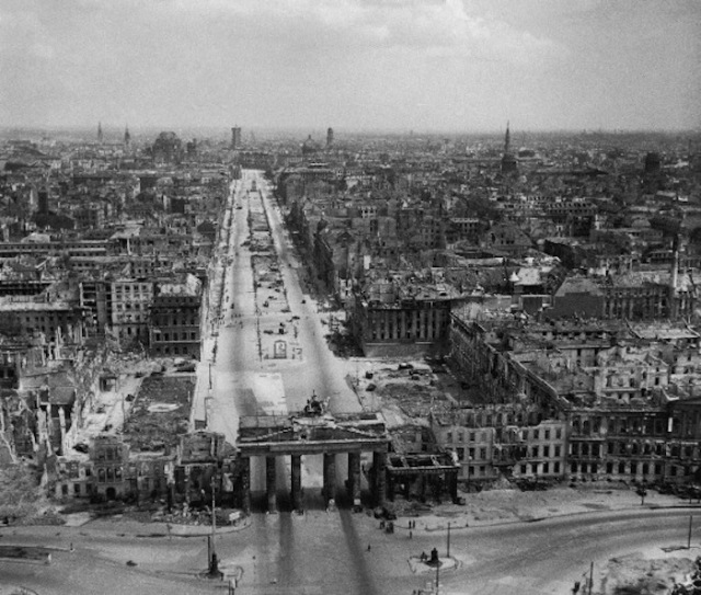 18 Berlin in 1945.jpg